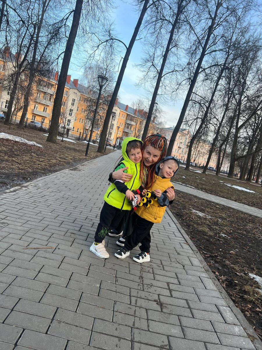 Бабушка двух внуков.