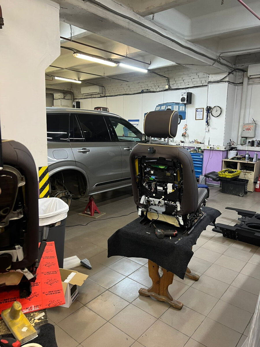 Подголовники сшиты, пора ставить мониторы.