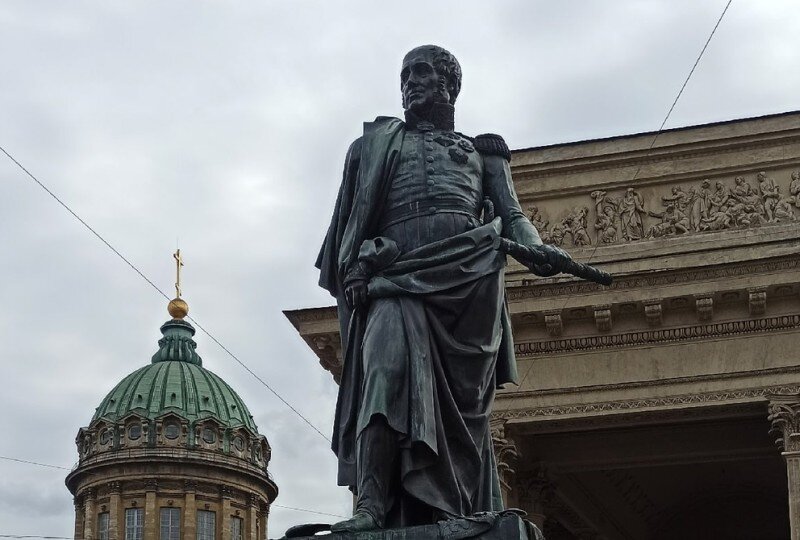 Памятник Барклаю в Петербурге. Фото август 2023 г.