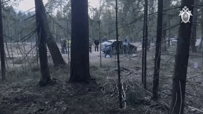    Следователи работают на месте расстрела сотрудников. Фото: СКР