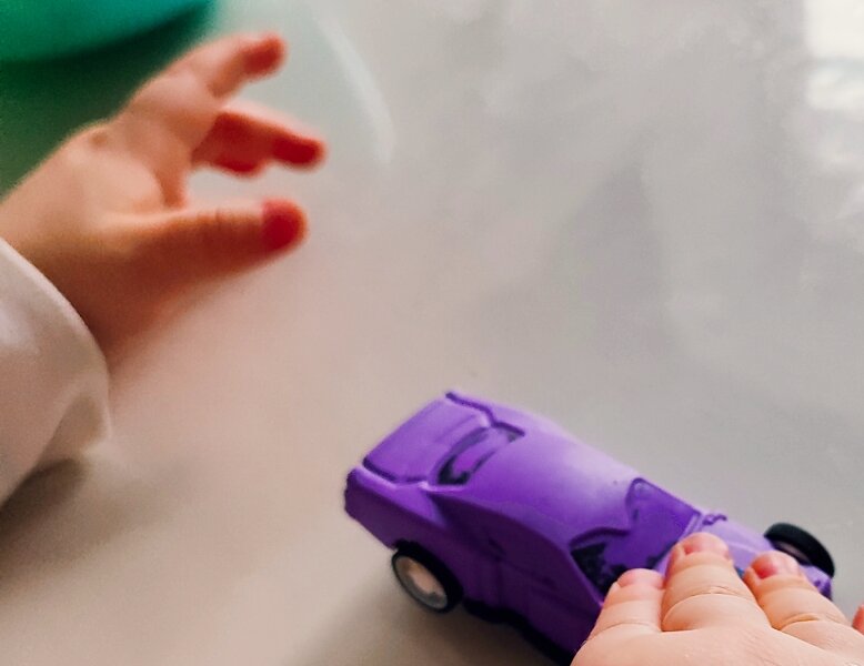 Знаки могут быть рядом