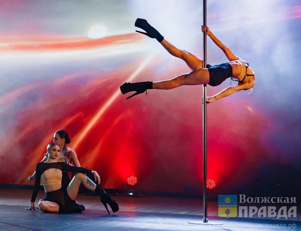     Звёзды судейской бригады Фестиваля пилонов «Skyline» оценили Волжский на 5 баллов
