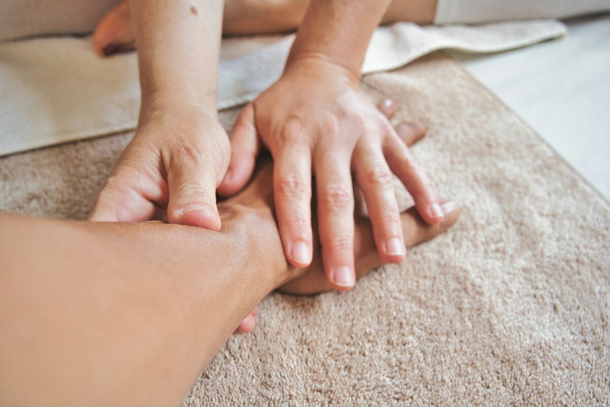 https://unsplash.com/photos/persons-hand-on-persons-lap-ubeslMfS1lk?utm_content=creditShareLink&utm_medium=referral&utm_source=unsplash