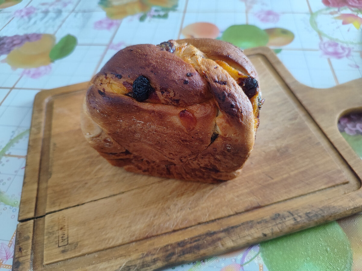 Сдоба Тирольская с клюквой и кремом