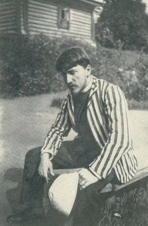 Валентин Серов на скамейке в Абрамцеве, 1880-е годы. Источник: arthive.com