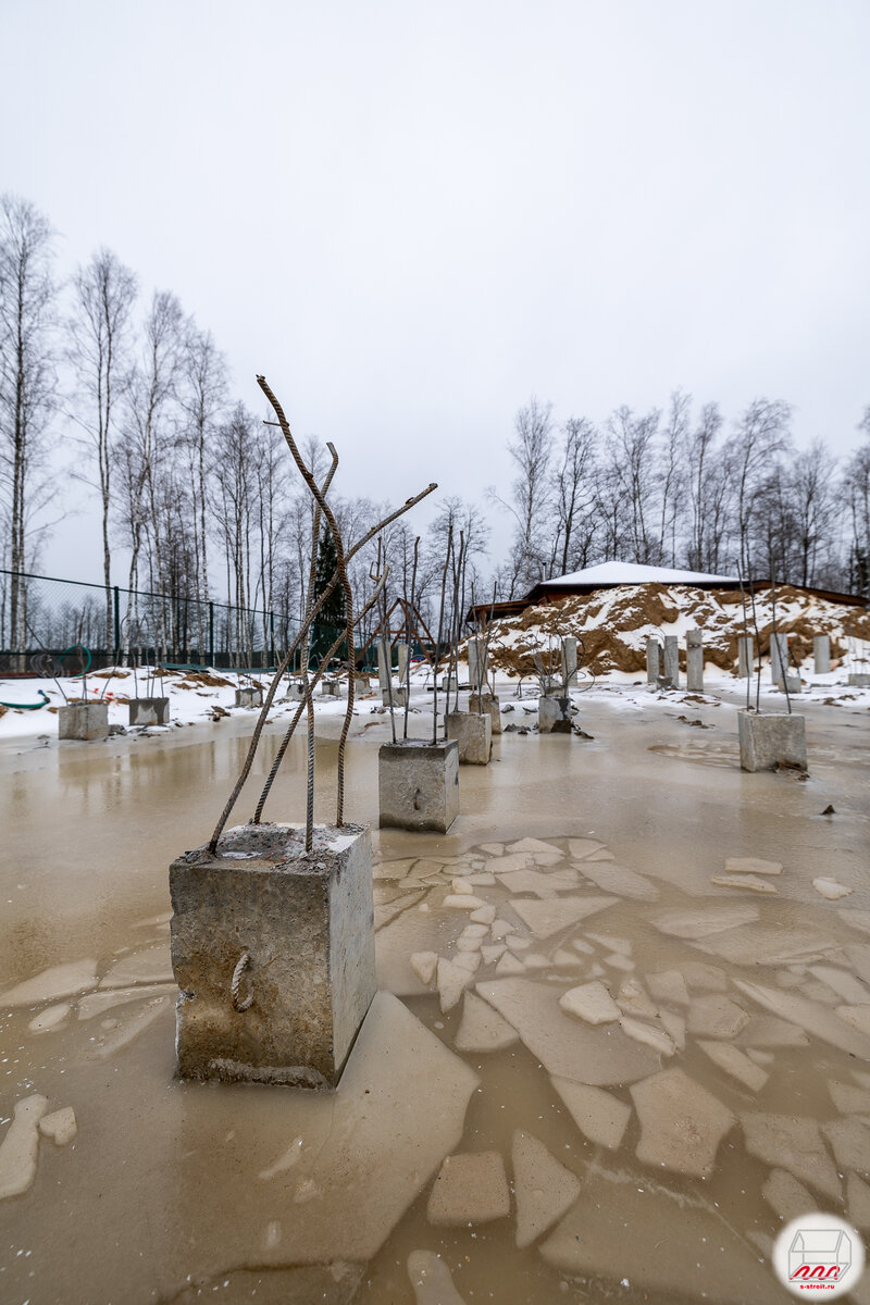 Свайное поле для двухэтажного дома из газобетона готово: 69 бетонных свай  длиной 9 метров | Андрей Шанс - УШП фундаменты и строительство домов | Дзен