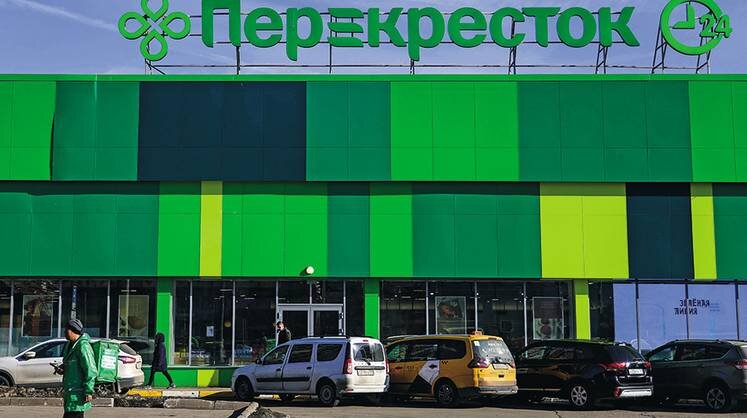    АНТОН НОВОДЕРЕЖКИН/ТАСС X5 Retail Group, управляющая сетями «Перекресток», «Пятерочка» и «Чижик», вынуждена переезжать в Россию из Нидерландов с помощью судебного решения