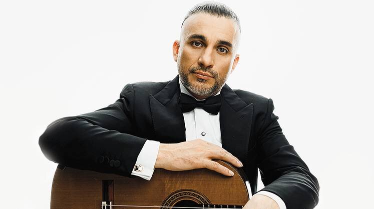    ИЗ ЛИЧНОГО АРХИВА АРТЕМА ДЕРВОЕДА Гитарист Артем Дервоед — обладатель 16 первых премий на престижных международных конкурсах