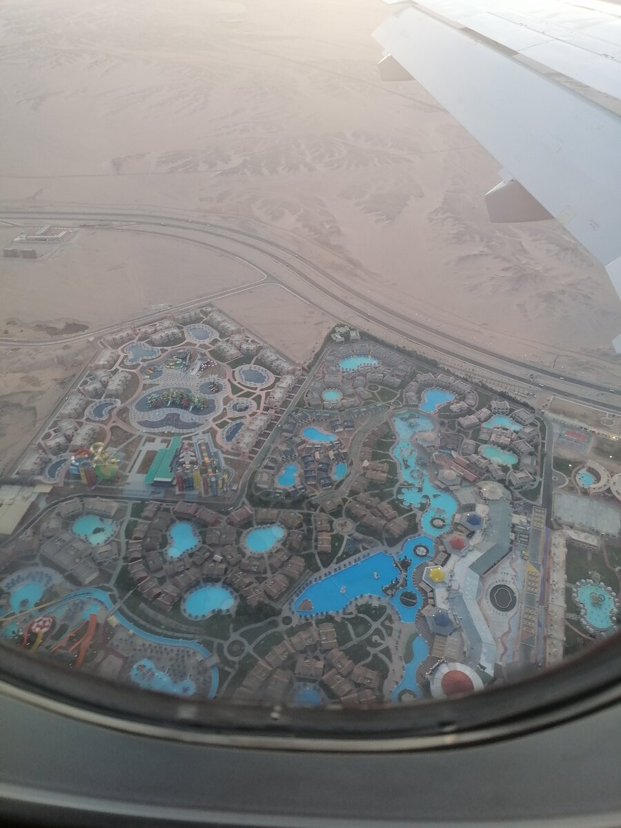 Эль-Гуна вид из иллюминатора самолета.