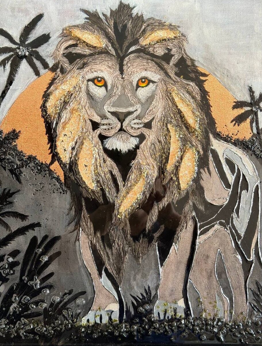 Яковлева Вика Владимировна (Род. 1976). Лев. 2024. Холст, акрил, поталь, горный хрусталь. Источник иллюстрации: https://www.livemaster.ru/vik-art2024