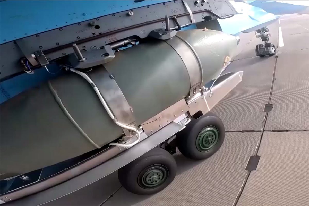   Су-34 ударил авиабомбами ФАБ-500 по командному пункту ВСУ
