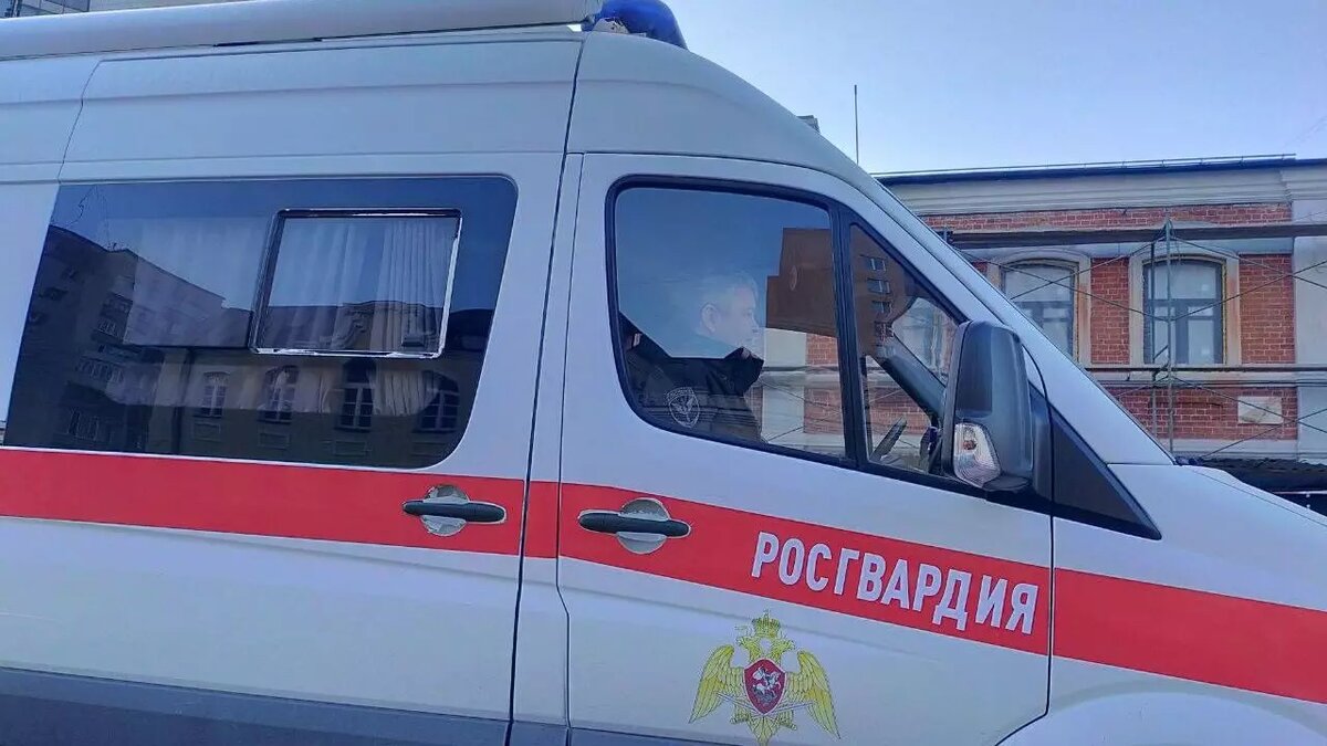     В Тюмени в воскресенье вечером силовики оцепили автозаправочную станцию, расположенную по улице Московский тракт — поступило сообщение об опасном предмете, находящемся в одном из автомобилей.