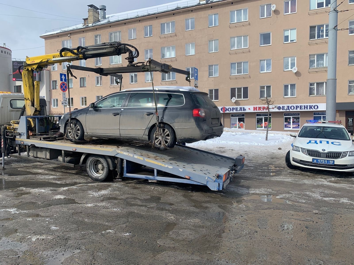 Автомобили массово эвакуируют в Петрозаводске за нарушения правил парковки  | Фактор News | Дзен