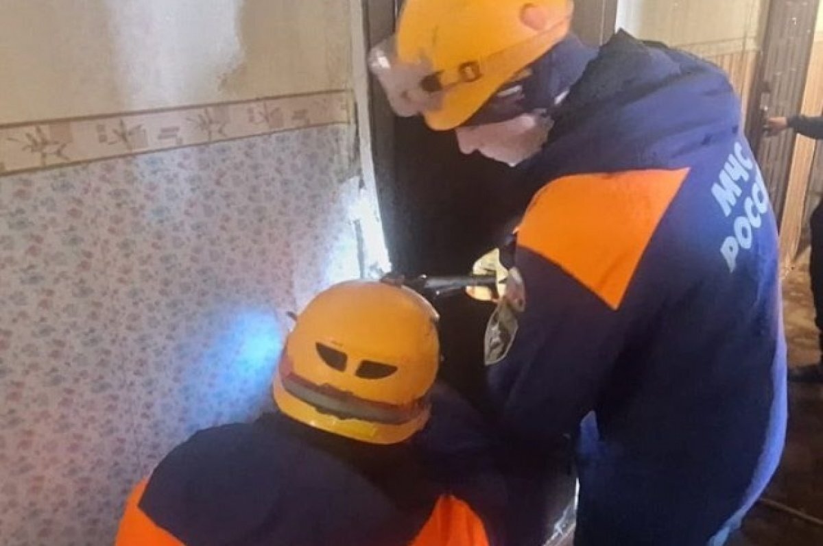    На Камчатке родители не могли попасть в квартиру, в которой закрылись дети