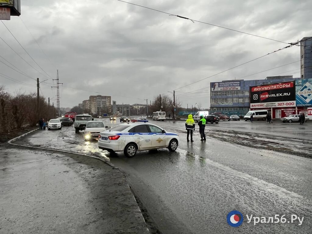 В Орске затопило площадь Гагарина. Движение перекрыто | Урал56.Ру | Оренбург,  Орск - главные новости | Дзен