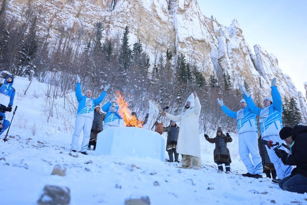 Фото: Андрей Сорокин, ЯСИА. Церемония зажжения огня состоялась 19 марта в Национальном парке «Ленские столбы».