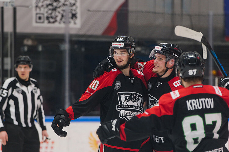    «Нефтяник» продолжает свой поход за Кубком Петрова Фото: ahc-neftyanik.ru