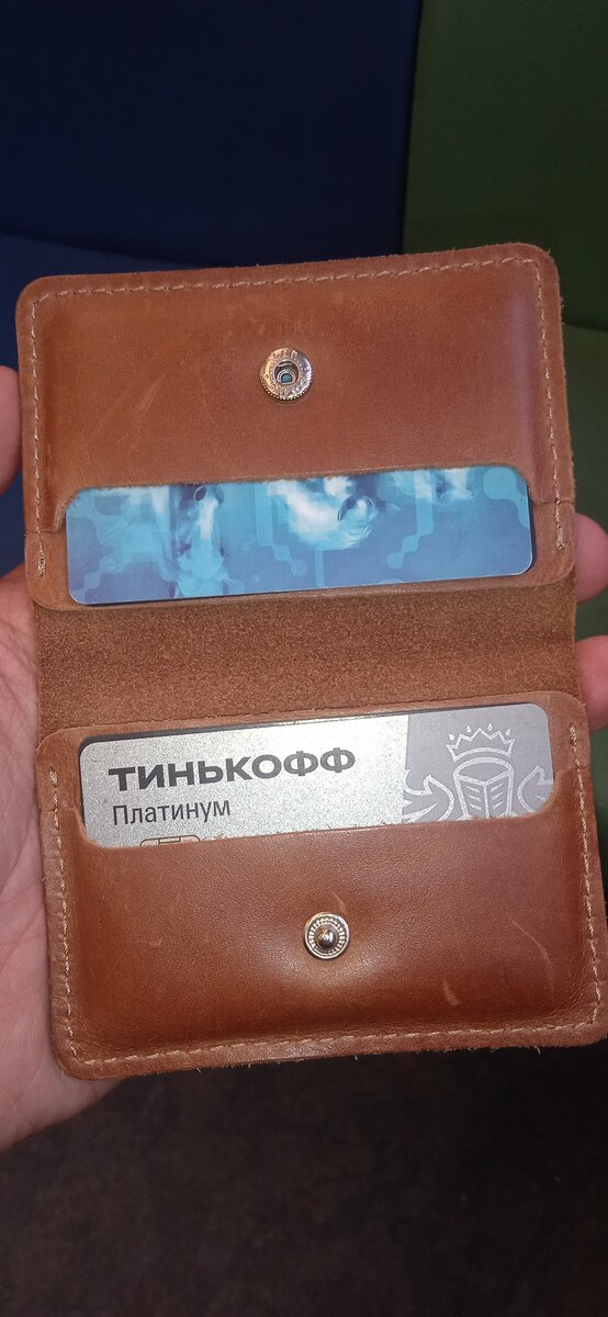 Что то типо этого. Но я его не шил, купил представь😂😂😂фото сделано в электричке по дороге домой с основной работы.