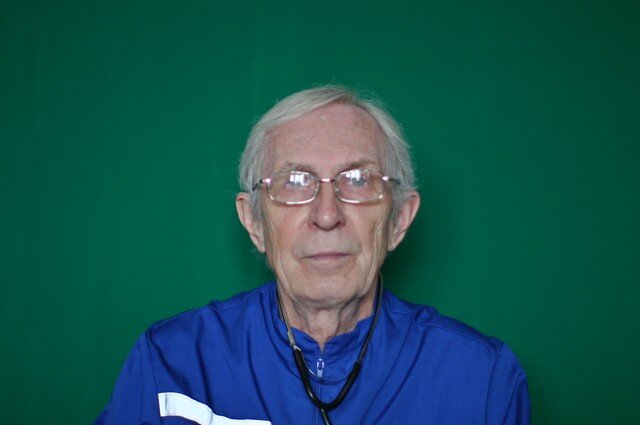    Заслуженный врач Владимир Тарасов работает на «скорой помощи» с 1980-х годов. Фото: личный архив