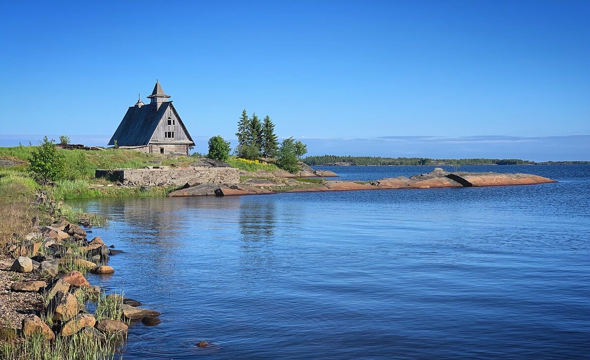 Природа Карелии, озеро. Фото Pixabay.