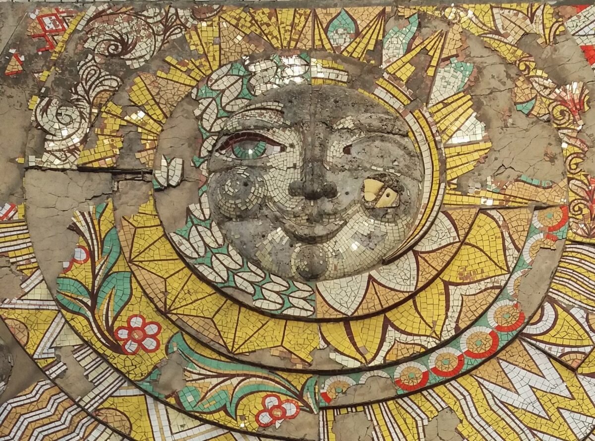    Мозаика была создана Владимиром Антиповым в 1978 году