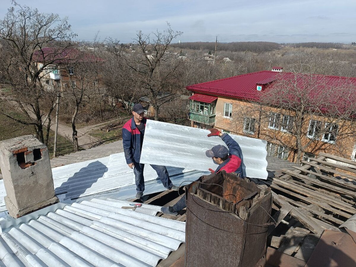    Бригады «Северавтодора» из Югры с начала года выполнили почти 600 заявок на ремонт домов в Макеевке