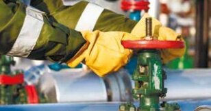 Рис. 2. Плавное закрытие задвижки вручную на магистральном трубопроводе