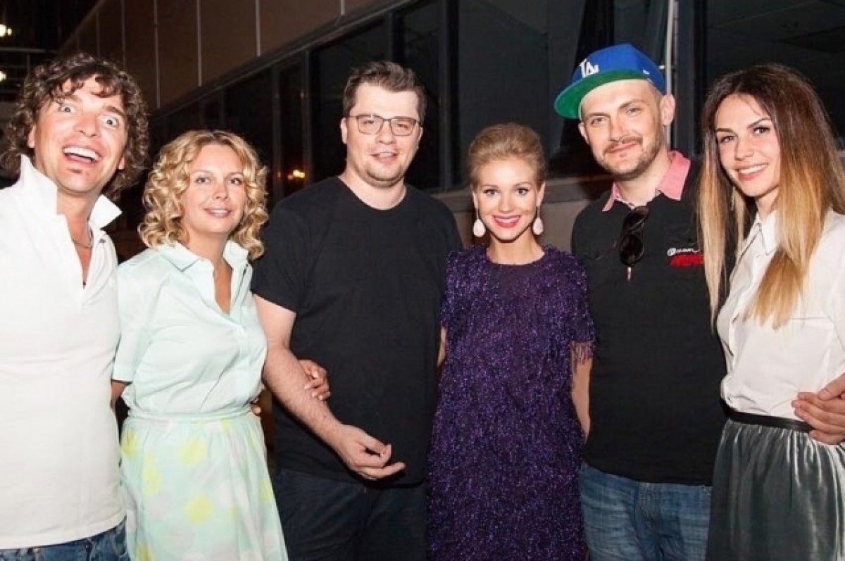    Актриса Кристина Асмус опубликовала фотографию с Гариком Харламовым из Сочи