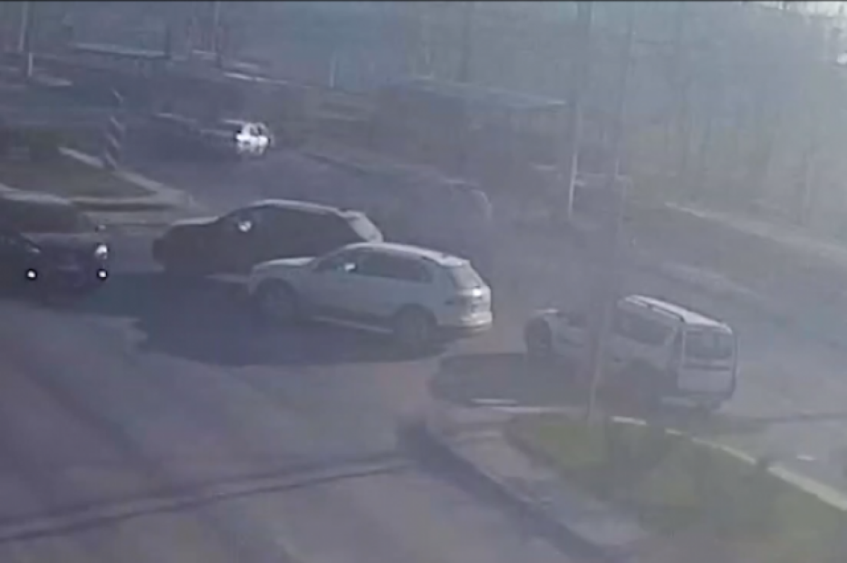    Столкновение «десятки» с троллейбусом попало на видео в Волгограде