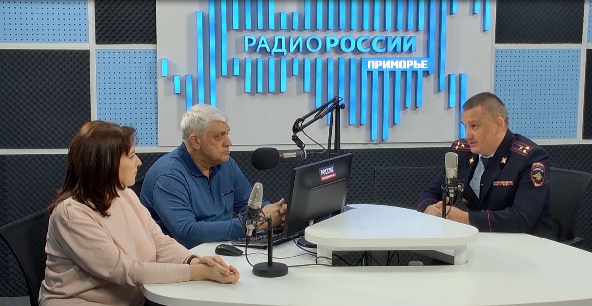 Сергей Нелюбин, Ольга Романова, Юрий Колесников в медиастудии ГТРК "Владивосток"