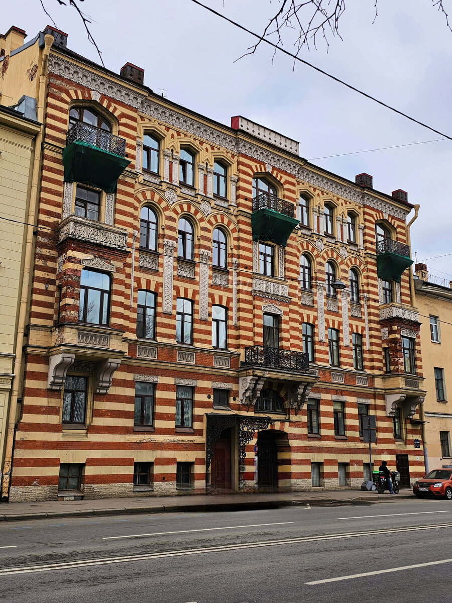 Фото: Парадная гостья