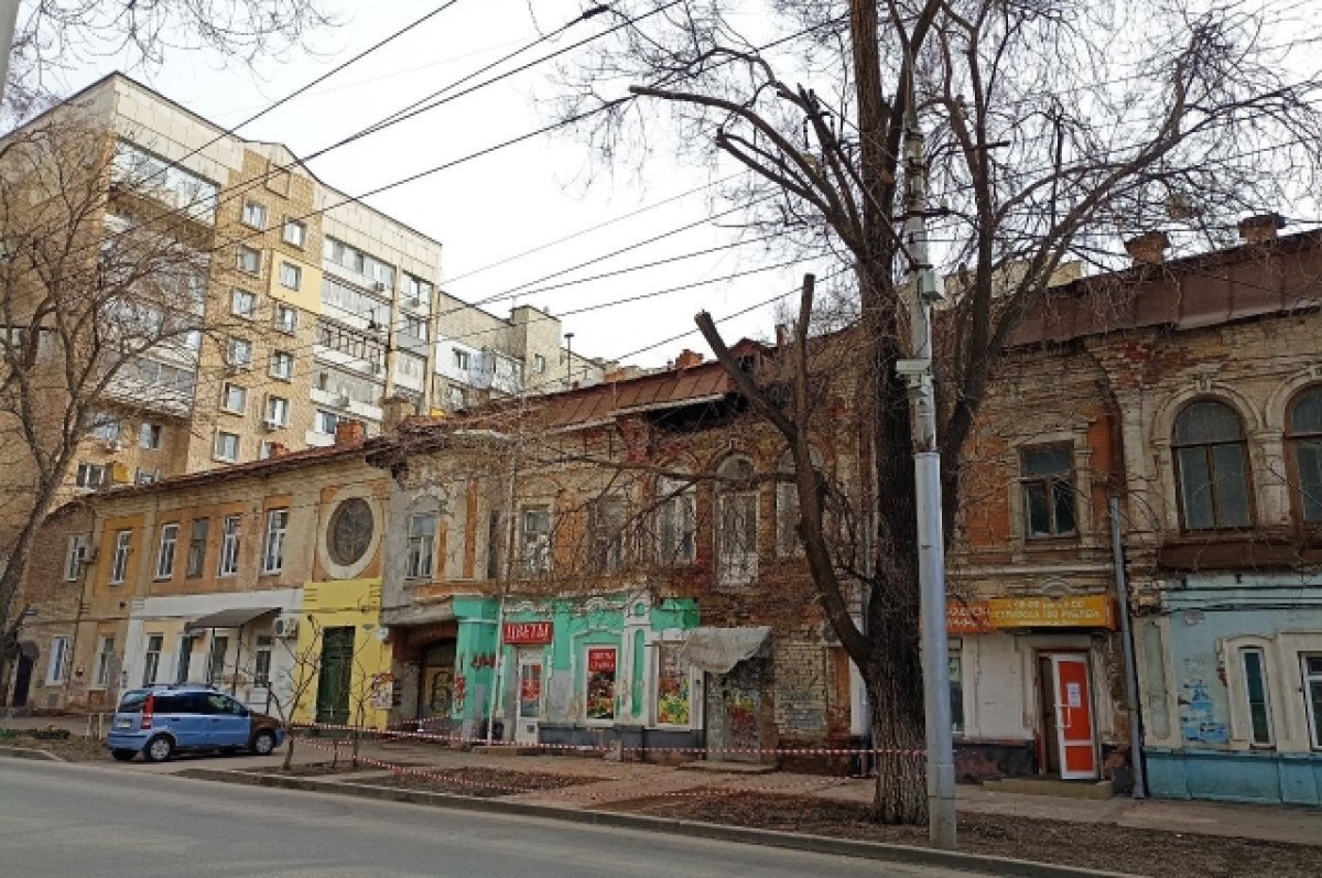    Наследие дало трещину.