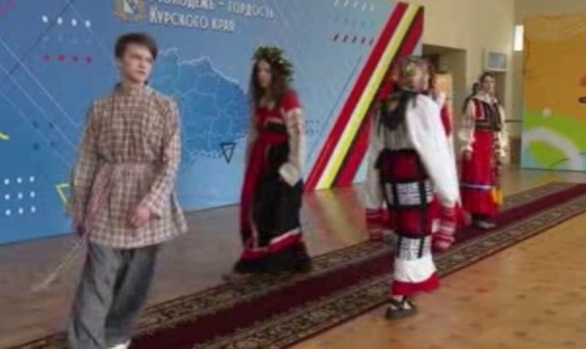    Стразы, пайетки, блестящая мишура... в Курске продолжается "Студенческая весна Соловьиного края"