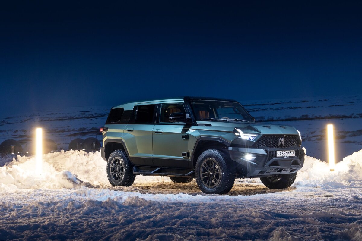    На заводе M-Hero I окрашивают всего в три цвета – черный, титановый и хаки. Увидите другую машину – знайте, это пленка