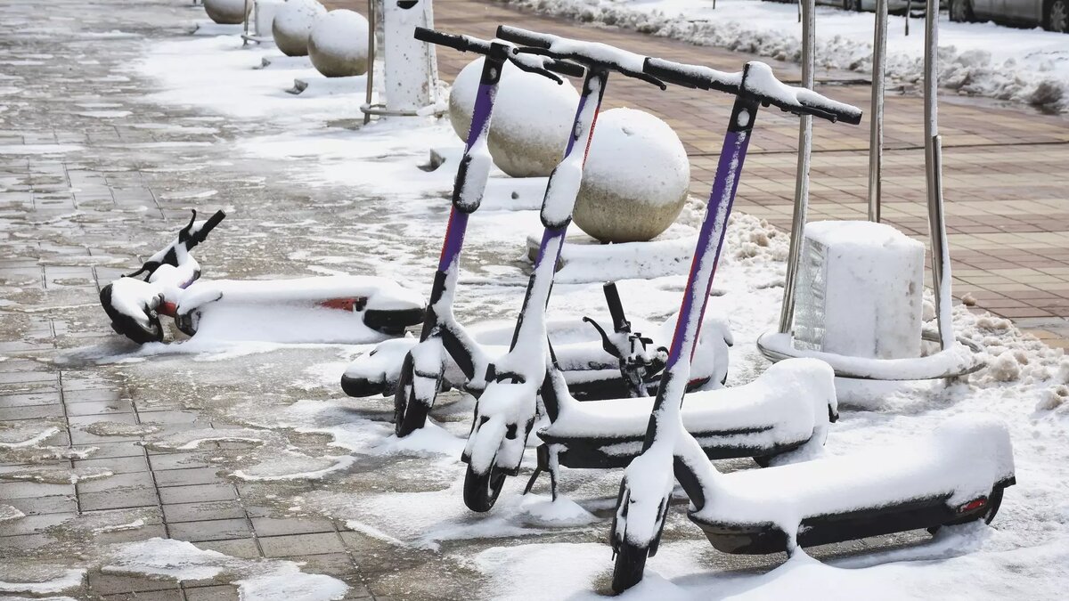     Сезон проката электросамокатов неизбежно приближается, а обладатели личных СИМ уже вовсю колесят по городу, вызывая гнев тюменцев. Однако с 2024 года будут ужесточены правила использования электросамокатов, а в течение года Госдума может принять ряд дополнительных мер.