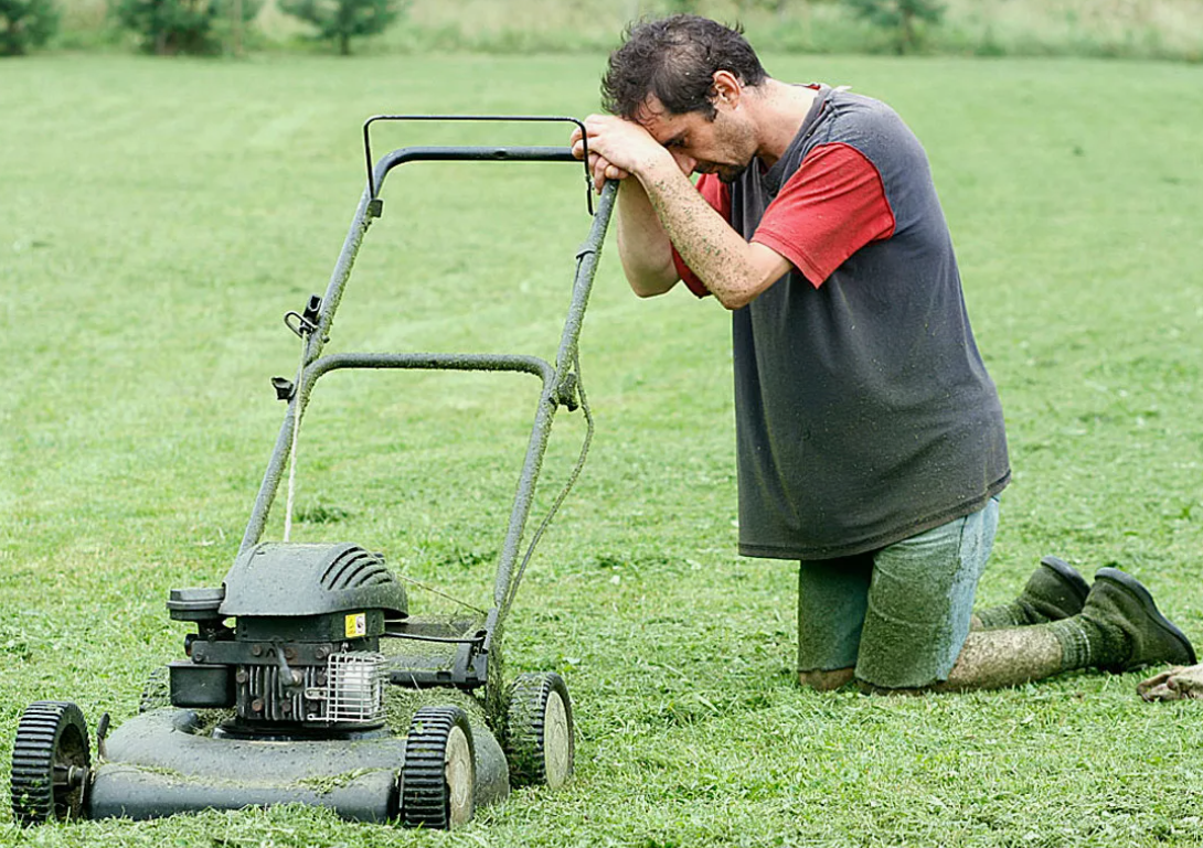 Фото с сайта https://krfofm.com/mowing-the-lawn/