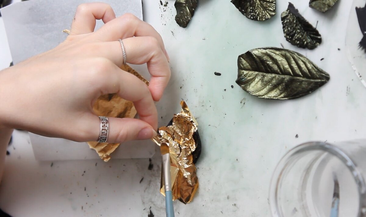 Золочение поталью