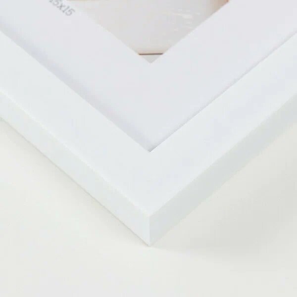 Фрагмент белой рамки.