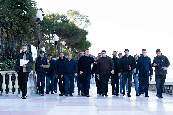 В ходе инспекции пляжных территорий намечены работы по улучшению облика центральной набережной Адлера – основного гостевого маршрута в этом внутригородском районе.