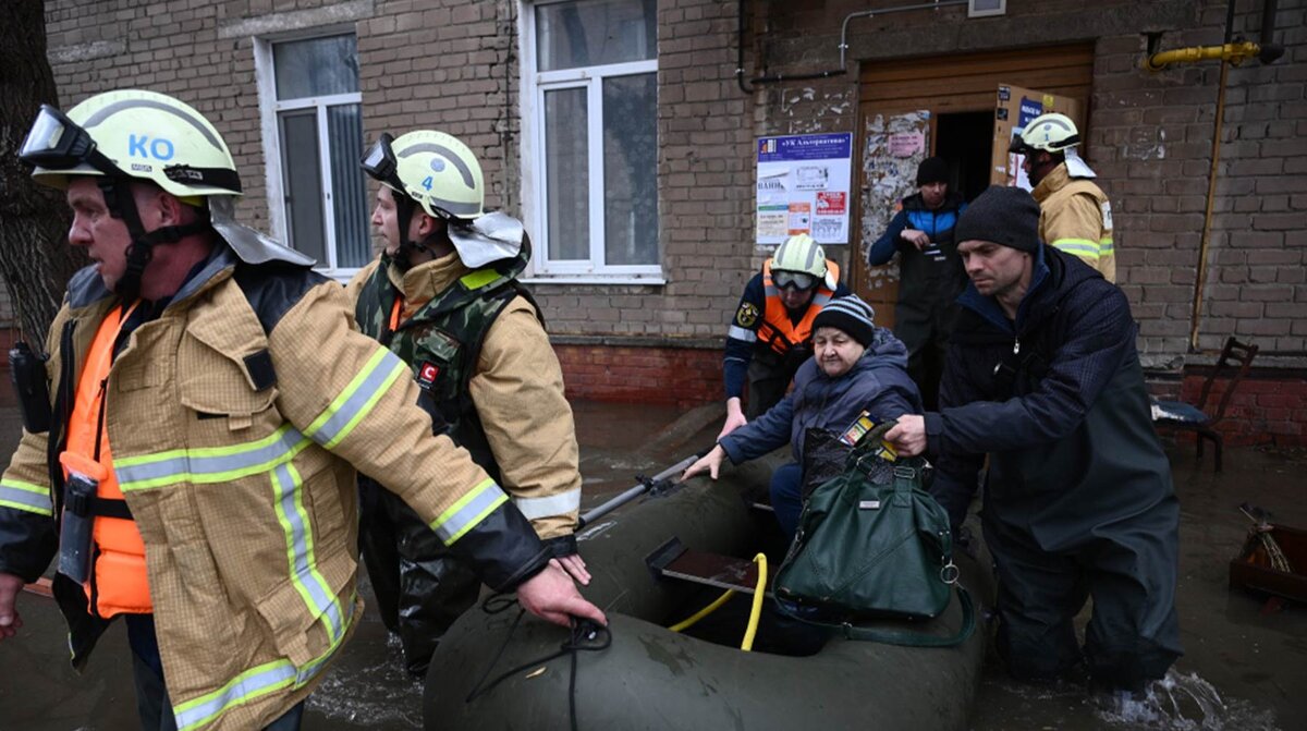 Колоссальные потери и бессилие»: жители Орска — об эвакуации, страхе  потерять все и надеждах на помощь властей | Daily Storm | Дзен