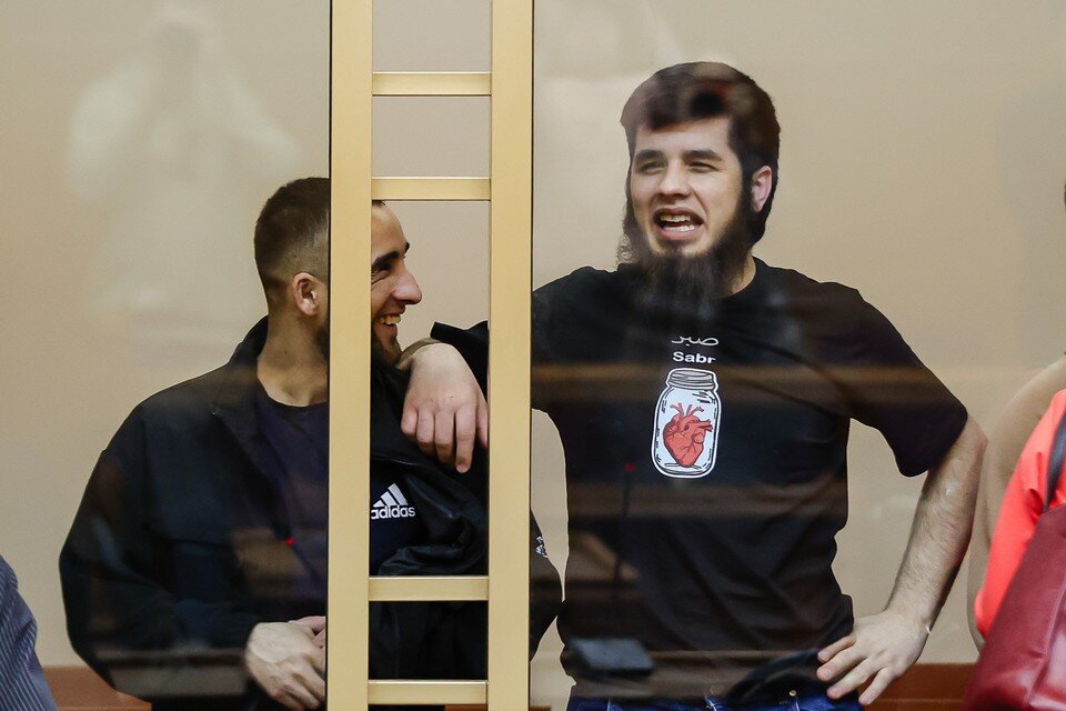    Миров и Сабуров. Смеются. Валерий ЗВОНАРЕВ