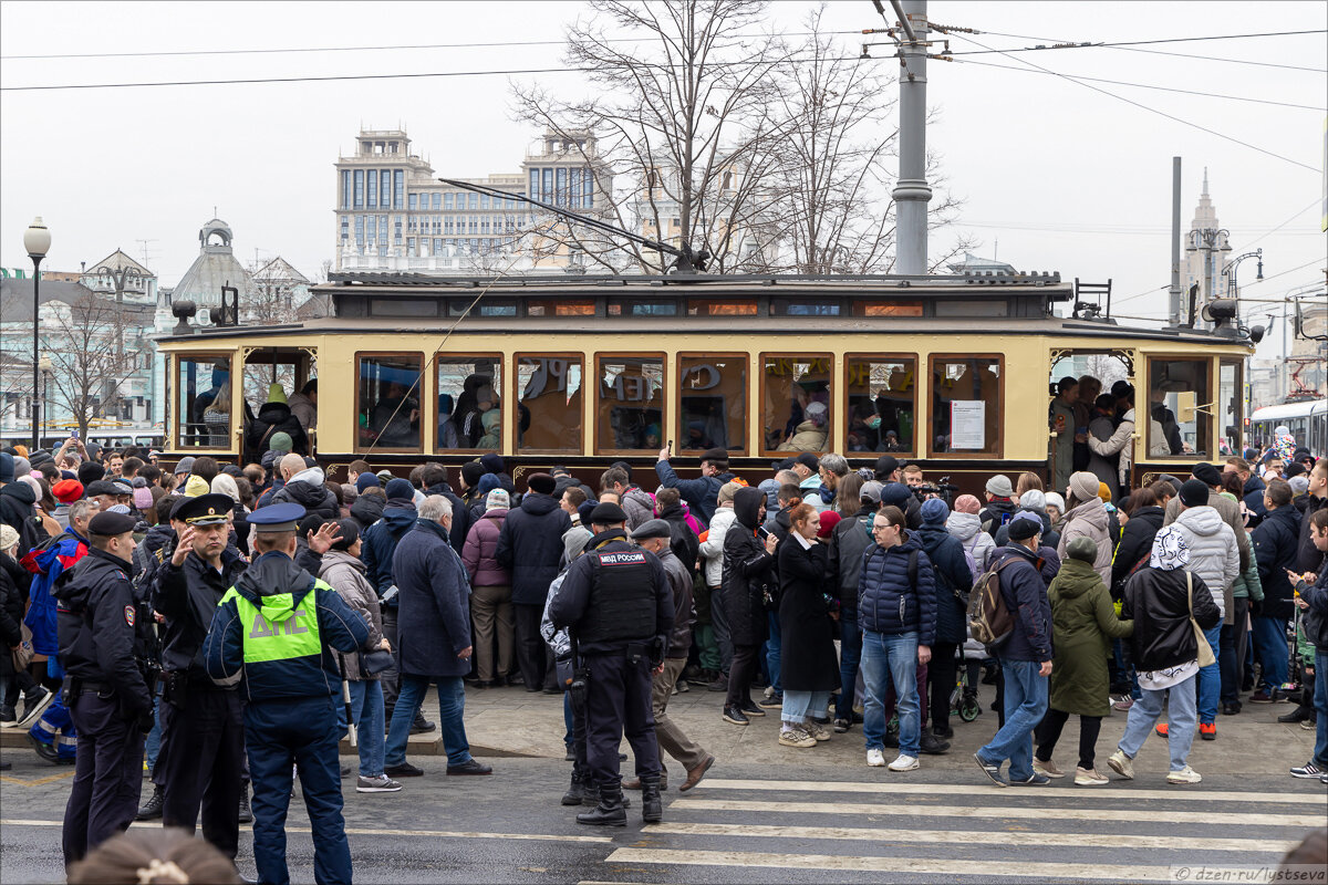 В минувшую субботу московский трамвай отметил 125-летний юбилей  необычным парадом: ретровагоны прокатились по маршруту от транспортного депо им. И.В.