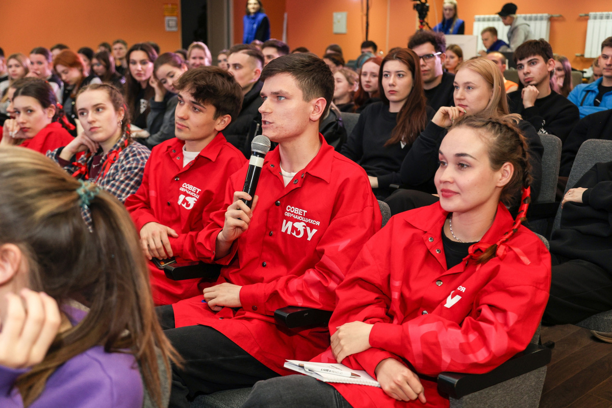 С 5 по 7 апреля состоялся выездной обучающий семинар активистов Волгоградского государственного университета «Ежевика», который объединил 130 студентов со всех институтов, колледжа и филиала.-9