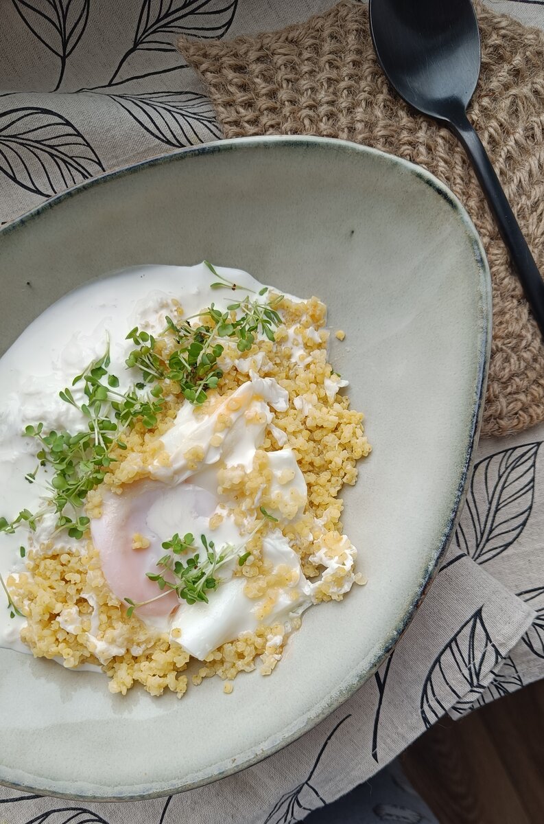 Это всего лишь идея: используйте любой сыр, добавляйте любимую зеленушку или салаты.