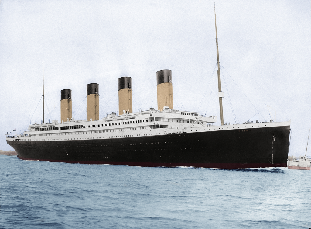 Francis Godolphin Osbourne Stuart . This is an image of the Titanic taken in 1912, I used a photo editor to make it colorized. Раскрашенная версия фотографии "Титаника", готовящегося к отплытию из Саутгемптона, чтобы отправиться в Шербур и забрать пассажиров, а затем отправиться в свой первый рейс в Нью-Йорк.