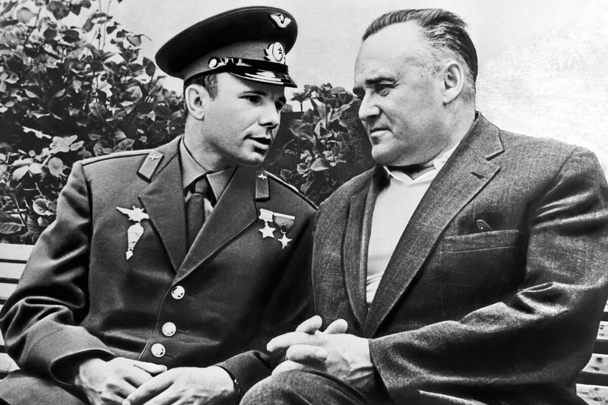 Сергей Королёв с Юрием Гагариным.