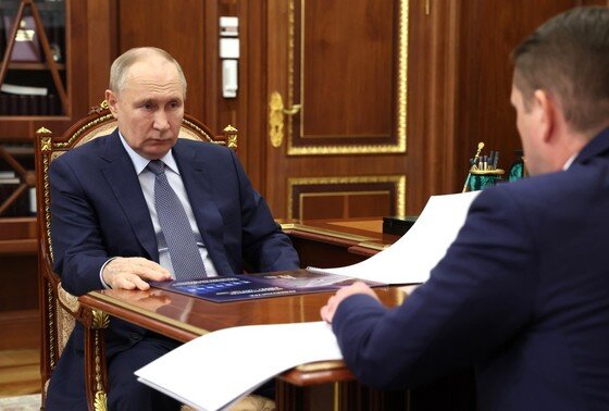    Владимир Путин на встрече с главой Росрыболовства Ильей Шестаковым