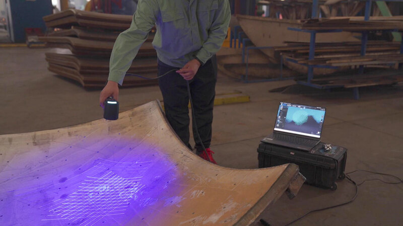 Использование 3D-сканирования для контроля деталей точного производства.