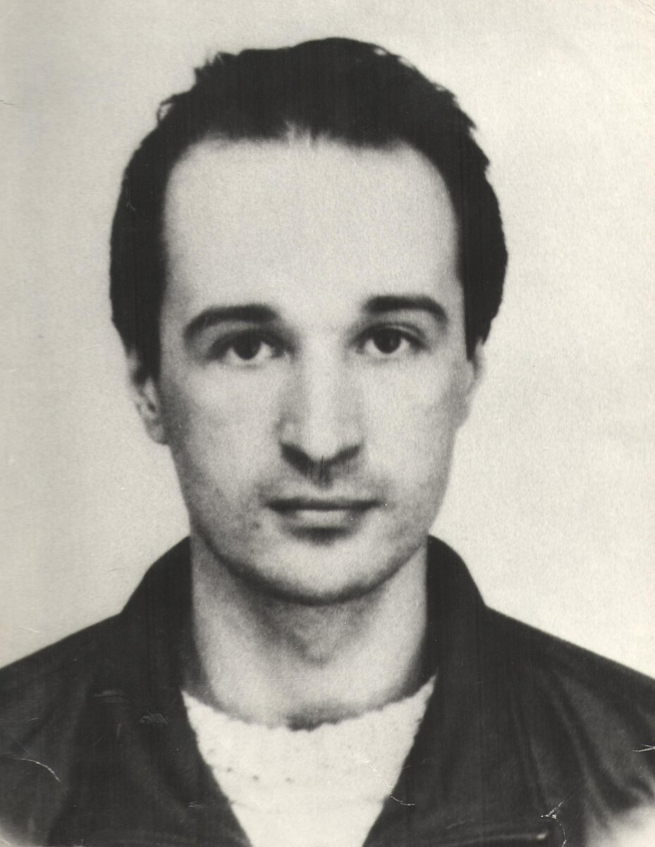 Эдуард Невейкин - инициатор создания женского футбольного клуба «КАМАЗ». Погиб в ДТП в 1994 году.