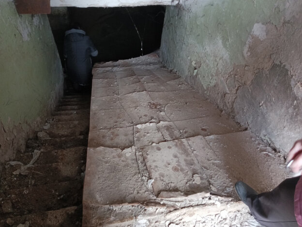    «Мы не знаем, в какие ещё двери биться!» Подвал дома на Октябрьском проспекте топит стоками